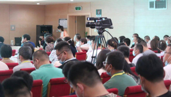 Node.js vs Deno：JavaScript 运行时的设计理念对比-主题美化网